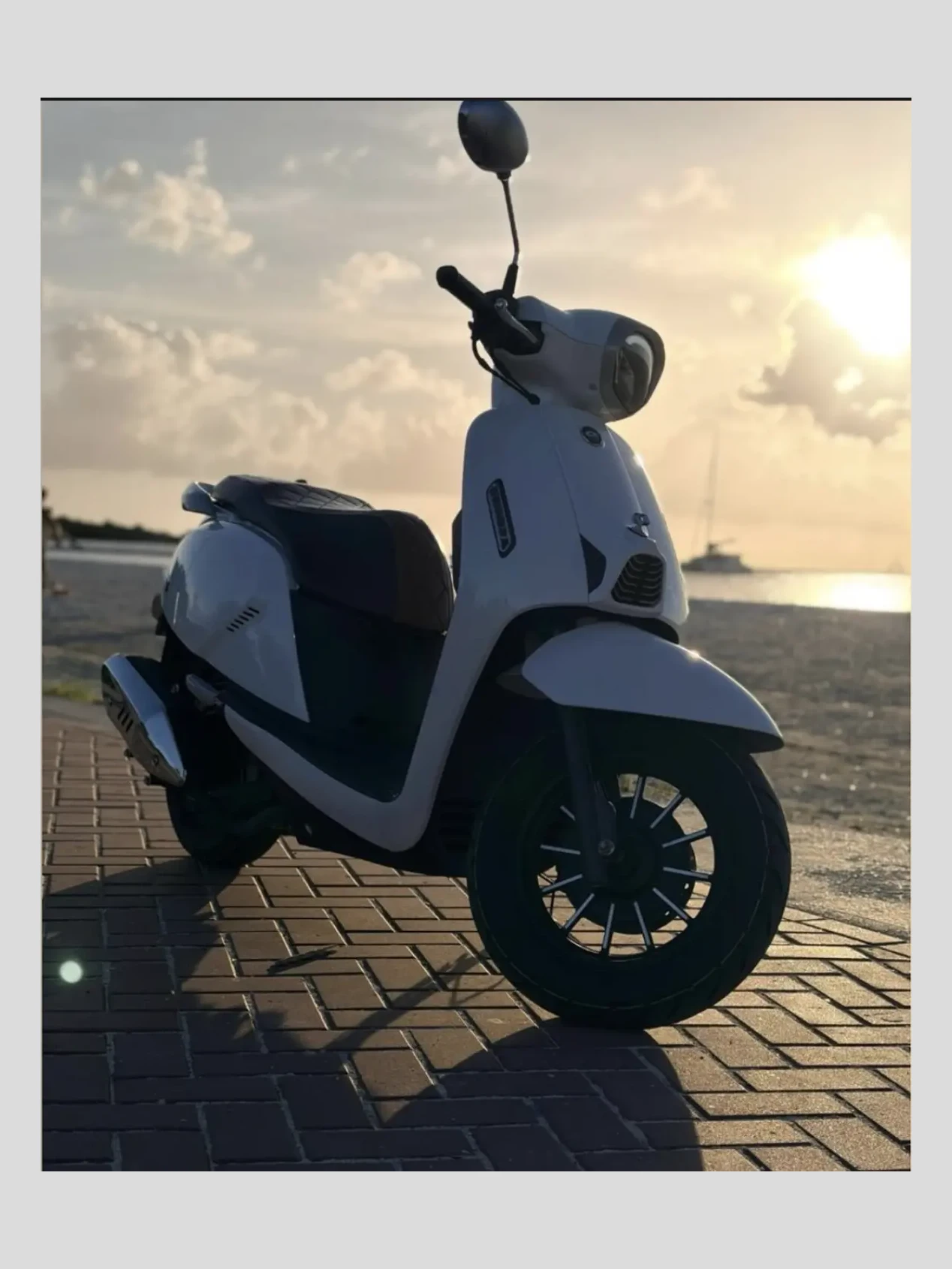 SCOOTER_BLANCA_1 SCOOTER_BLANCA_1